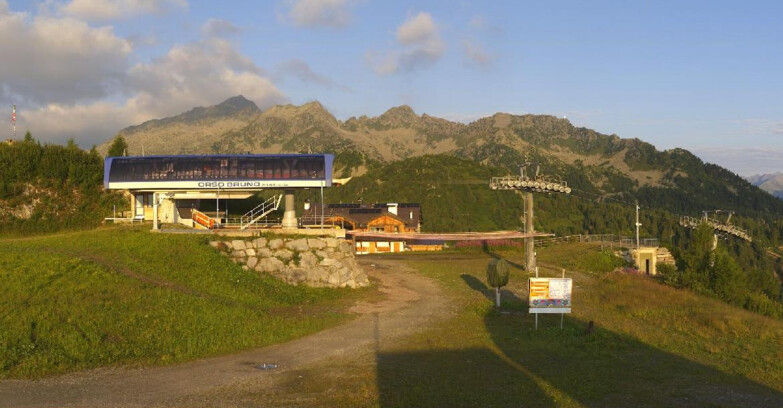 Webcam Ski area Campiglio Dolomiti di Brenta Val di Sole Val Rendena - Seggiovia Orso Bruno 