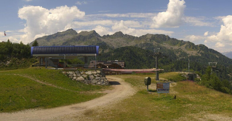 Webcam Folgarida-Marilleva  (Skiarea Campiglio Dolomiti di Brenta - Val di Sole Val Rendena) - Seggiovia Orso Bruno 