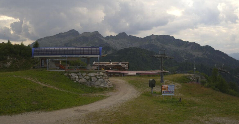 Webcam Folgarida-Marilleva  (Skiarea Campiglio Dolomiti di Brenta - Val di Sole Val Rendena) - Seggiovia Orso Bruno 