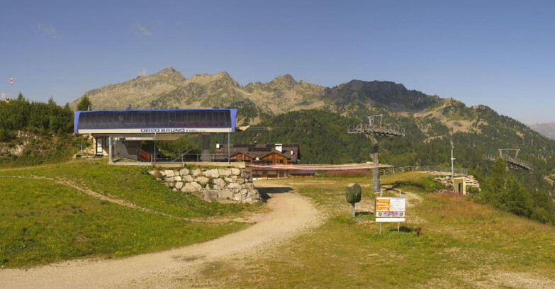 Webcam Skiarea Campiglio Dolomiti di Brenta Val di Sole Val Rendena - Seggiovia Orso Bruno 