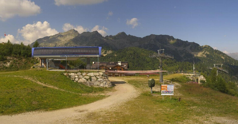 Webcam Skiarea Campiglio Dolomiti di Brenta Val di Sole Val Rendena - Seggiovia Orso Bruno 