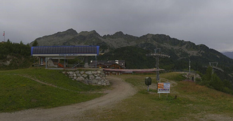 Webcam Skiarea Campiglio Dolomiti di Brenta Val di Sole Val Rendena - Seggiovia Orso Bruno 