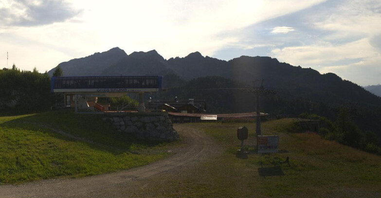 Webcam Skiarea Campiglio Dolomiti di Brenta Val di Sole Val Rendena - Seggiovia Orso Bruno 