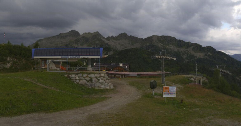 Webcam Skiarea Campiglio Dolomiti di Brenta Val di Sole Val Rendena - Seggiovia Orso Bruno 