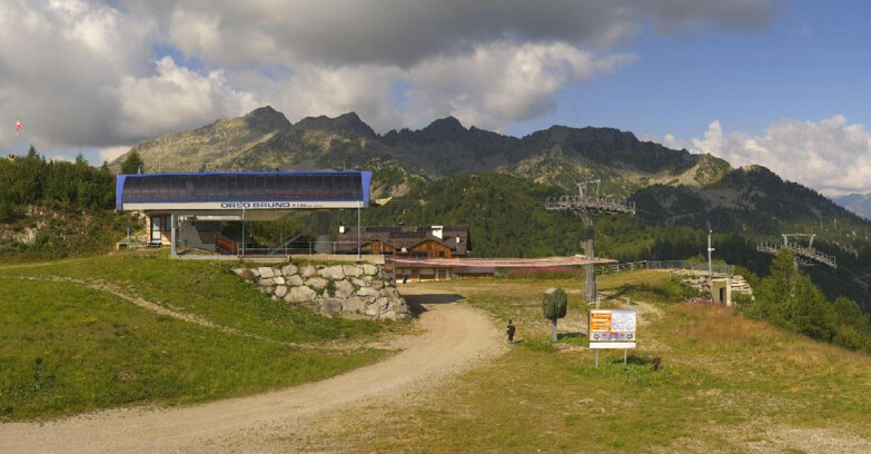 Webcam Ski area Campiglio Dolomiti di Brenta Val di Sole Val Rendena - Seggiovia Orso Bruno 