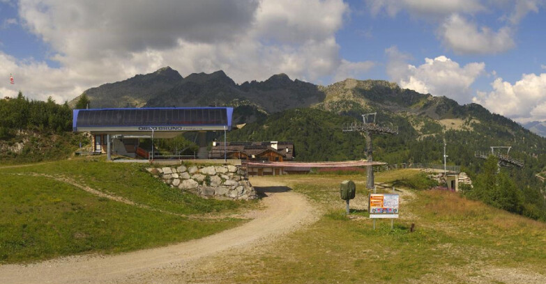 Webcam Ski area Campiglio Dolomiti di Brenta Val di Sole Val Rendena - Seggiovia Orso Bruno 