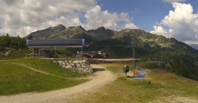 Webcam Ski area Campiglio Dolomiti di Brenta Val di Sole Val Rendena - Seggiovia Orso Bruno 