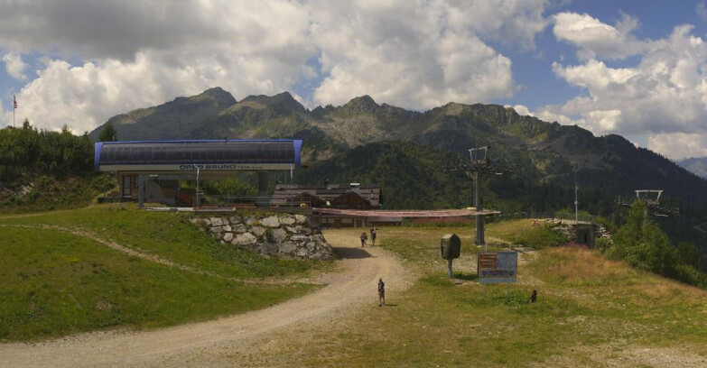 Webcam Ski area Campiglio Dolomiti di Brenta Val di Sole Val Rendena - Seggiovia Orso Bruno 