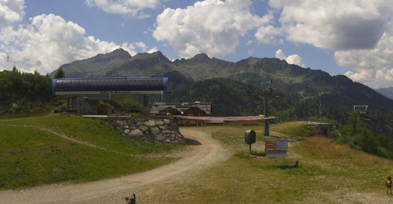 Webcam Ski area Campiglio Dolomiti di Brenta Val di Sole Val Rendena - Seggiovia Orso Bruno 