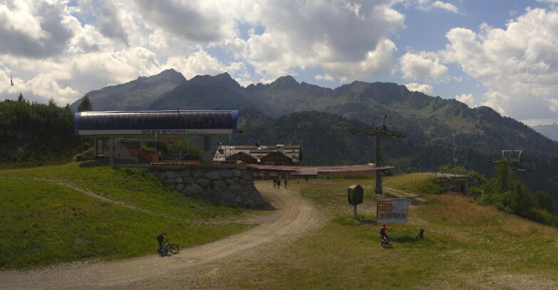 Webcam Ski area Campiglio Dolomiti di Brenta Val di Sole Val Rendena - Seggiovia Orso Bruno 
