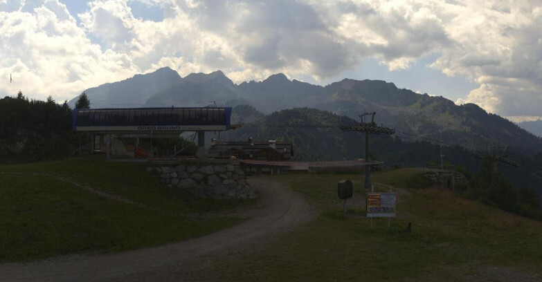 Webcam Ski area Campiglio Dolomiti di Brenta Val di Sole Val Rendena - Seggiovia Orso Bruno 