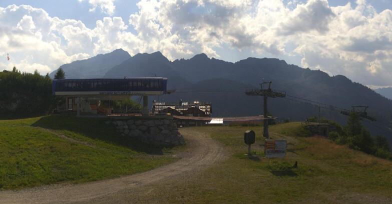 Webcam Ski area Campiglio Dolomiti di Brenta Val di Sole Val Rendena - Seggiovia Orso Bruno 
