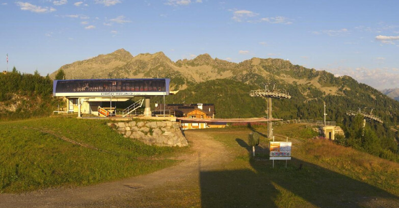 Webcam Ski area Campiglio Dolomiti di Brenta Val di Sole Val Rendena - Seggiovia Orso Bruno 