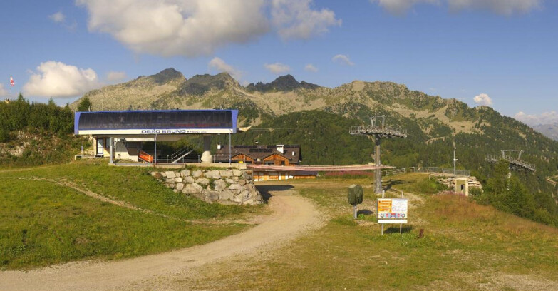 Webcam Ski area Campiglio Dolomiti di Brenta Val di Sole Val Rendena - Seggiovia Orso Bruno 