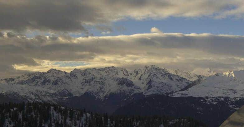 Webcam Folgarida-Marilleva  (Skiarea Campiglio Dolomiti di Brenta - Val di Sole Val Rendena) - Gruppo Ortles-Cevedale 