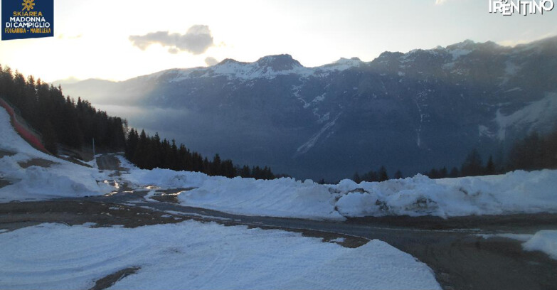 Webcam Folgarida-Marilleva  (Skiarea Campiglio Dolomiti di Brenta - Val di Sole Val Rendena) - Pista delle Rocce - Folgarida
