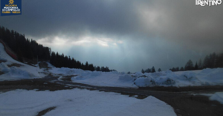 Webcam Skiarea Campiglio Dolomiti di Brenta Val di Sole Val Rendena - Pista delle Rocce - Folgarida