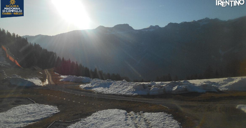 Webcam Skiarea Campiglio Dolomiti di Brenta Val di Sole Val Rendena - Pista delle Rocce - Folgarida
