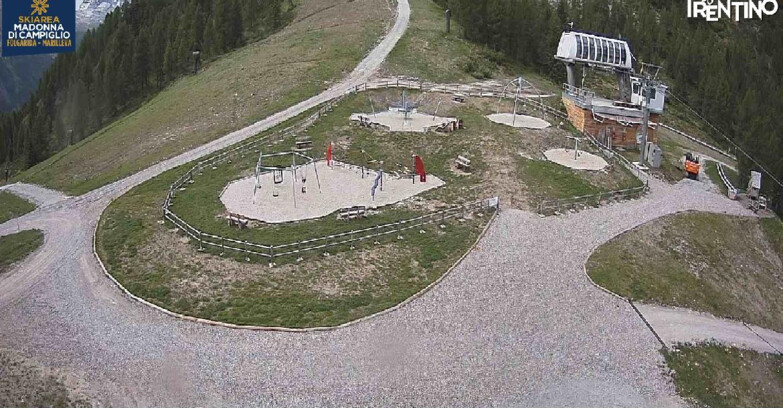 Webcam Folgarida-Marilleva  (Skiarea Campiglio Dolomiti di Brenta - Val di Sole Val Rendena) - Pista delle Rocce - Folgarida