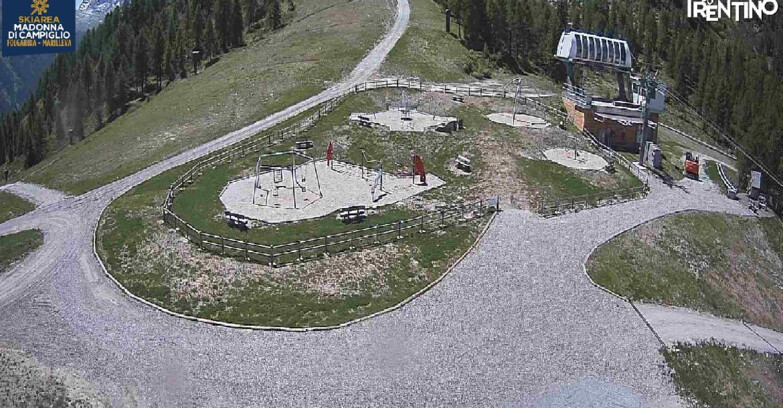 Webcam Folgarida-Marilleva  (Skiarea Campiglio Dolomiti di Brenta - Val di Sole Val Rendena) - Pista delle Rocce - Folgarida