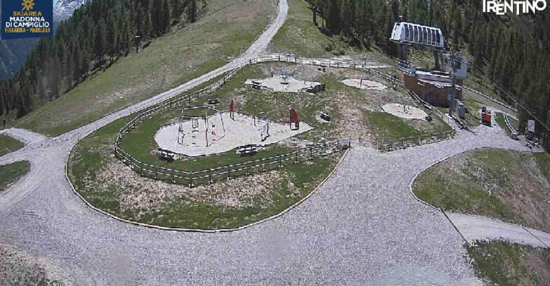 Webcam Folgarida-Marilleva  (Skiarea Campiglio Dolomiti di Brenta - Val di Sole Val Rendena) - Pista delle Rocce - Folgarida