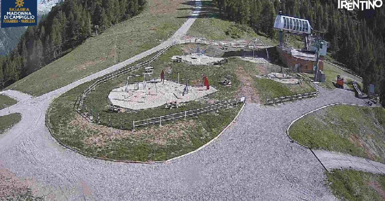 Webcam Folgarida-Marilleva  (Skiarea Campiglio Dolomiti di Brenta - Val di Sole Val Rendena) - Pista delle Rocce - Folgarida