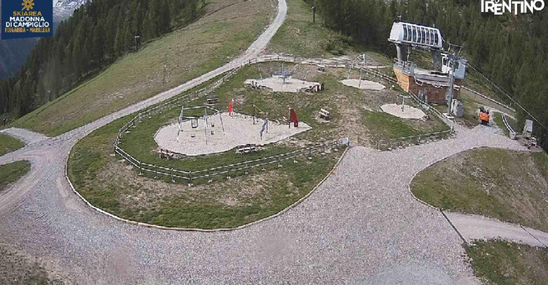 Webcam Folgarida-Marilleva  (Skiarea Campiglio Dolomiti di Brenta - Val di Sole Val Rendena) - Pista delle Rocce - Folgarida