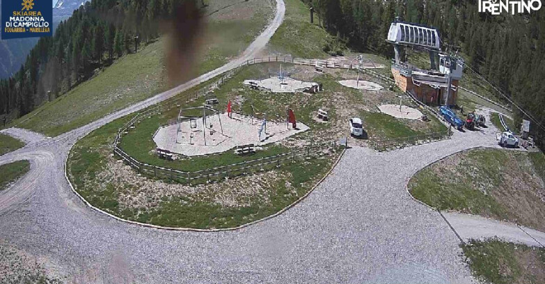 Webcam Folgarida-Marilleva  (Skiarea Campiglio Dolomiti di Brenta - Val di Sole Val Rendena) - Pista delle Rocce - Folgarida