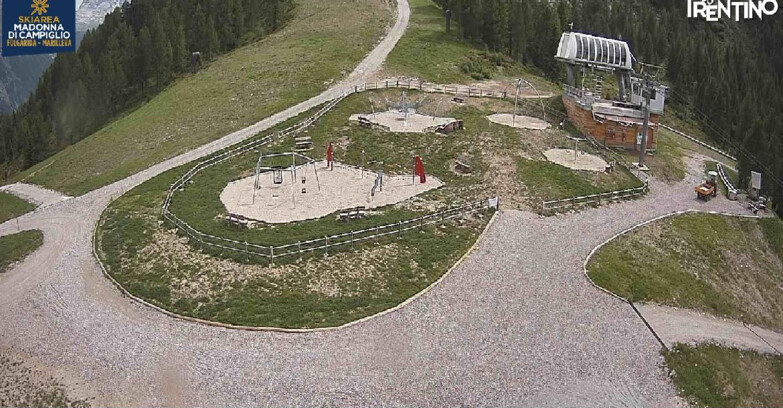 Webcam Folgarida-Marilleva  (Skiarea Campiglio Dolomiti di Brenta - Val di Sole Val Rendena) - Pista delle Rocce - Folgarida