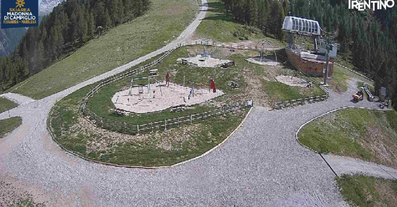 Webcam Folgarida-Marilleva  (Skiarea Campiglio Dolomiti di Brenta - Val di Sole Val Rendena) - Pista delle Rocce - Folgarida