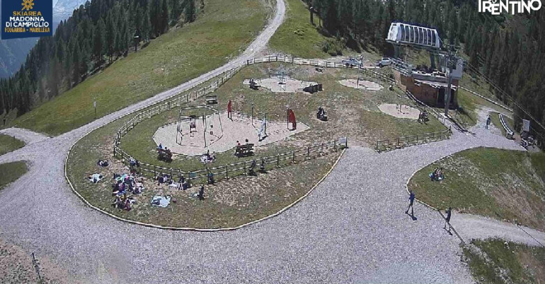 Webcam Ski area Campiglio Dolomiti di Brenta Val di Sole Val Rendena - Pista delle Rocce - Folgarida