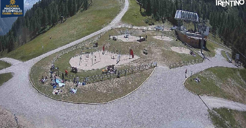 Webcam Ski area Campiglio Dolomiti di Brenta Val di Sole Val Rendena - Pista delle Rocce - Folgarida