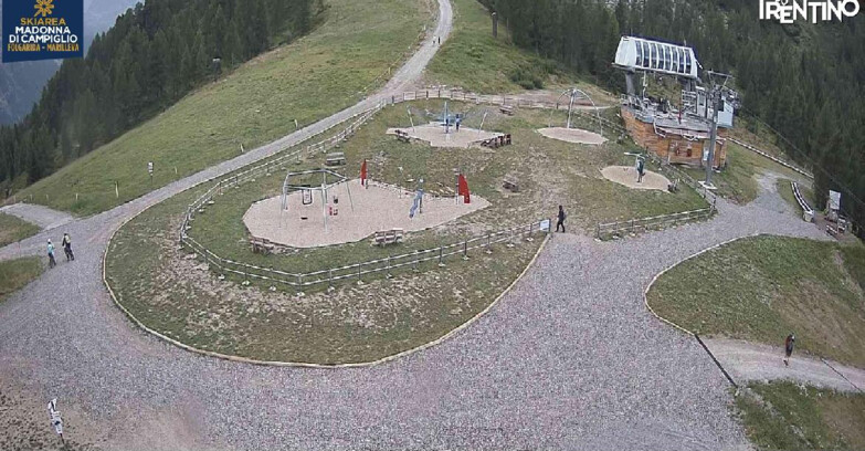 Webcam Folgarida-Marilleva  (Skiarea Campiglio Dolomiti di Brenta - Val di Sole Val Rendena) - Pista delle Rocce - Folgarida