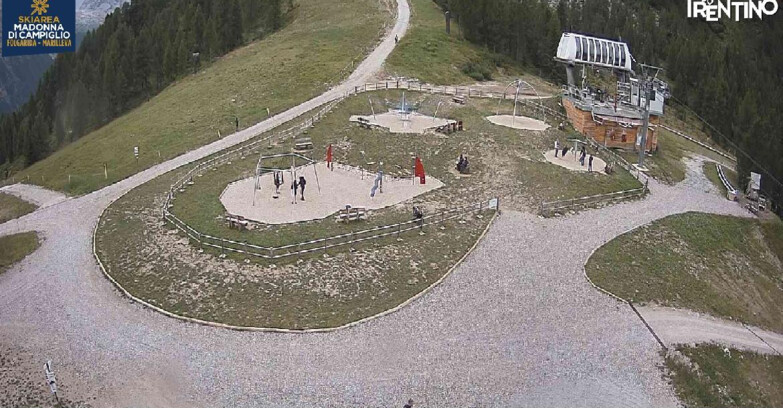 Webcam Folgarida-Marilleva  (Skiarea Campiglio Dolomiti di Brenta - Val di Sole Val Rendena) - Pista delle Rocce - Folgarida