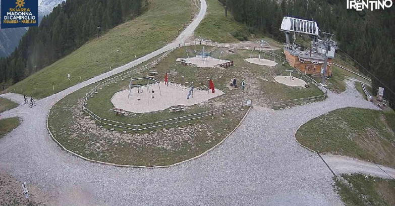Webcam Folgarida-Marilleva  (Skiarea Campiglio Dolomiti di Brenta - Val di Sole Val Rendena) - Pista delle Rocce - Folgarida