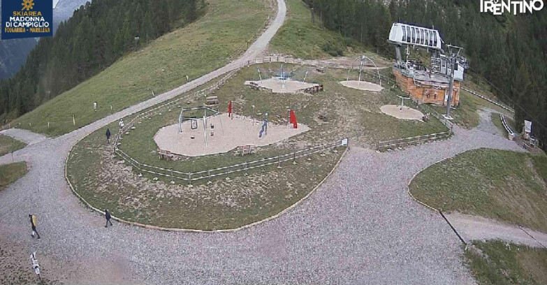 Webcam Folgarida-Marilleva  (Skiarea Campiglio Dolomiti di Brenta - Val di Sole Val Rendena) - Pista delle Rocce - Folgarida