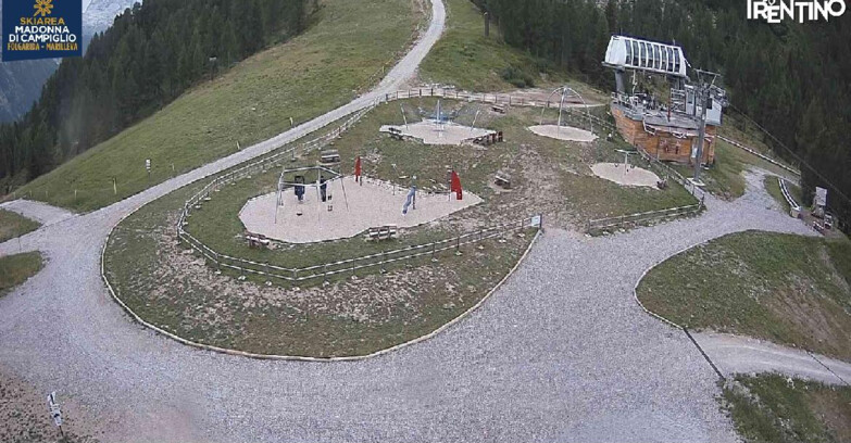 Webcam Folgarida-Marilleva  (Skiarea Campiglio Dolomiti di Brenta - Val di Sole Val Rendena) - Pista delle Rocce - Folgarida