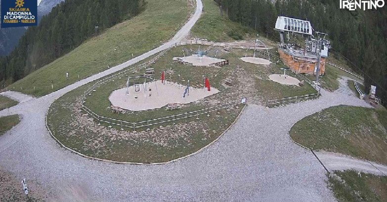 Webcam Folgarida-Marilleva  (Skiarea Campiglio Dolomiti di Brenta - Val di Sole Val Rendena) - Pista delle Rocce - Folgarida