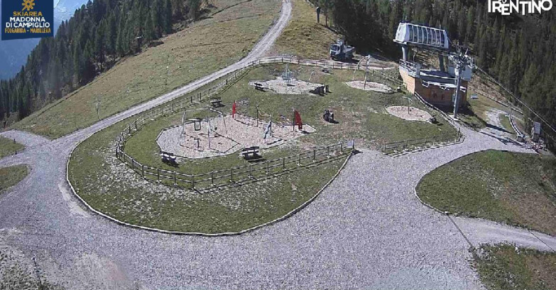 Webcam Folgarida-Marilleva  (Skiarea Campiglio Dolomiti di Brenta - Val di Sole Val Rendena) - Pista delle Rocce - Folgarida
