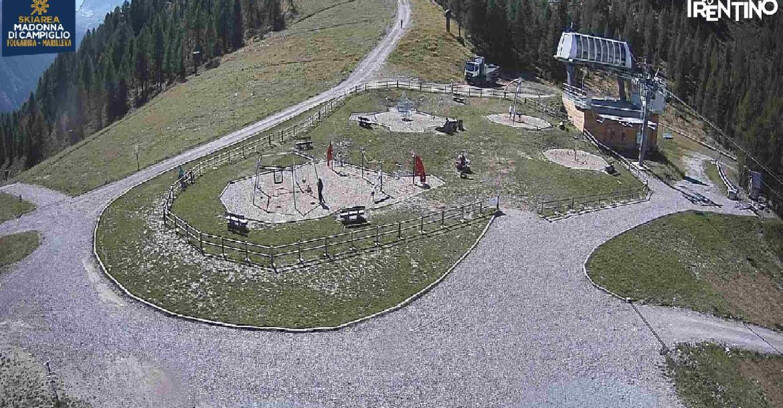 Webcam Folgarida-Marilleva  (Skiarea Campiglio Dolomiti di Brenta - Val di Sole Val Rendena) - Pista delle Rocce - Folgarida