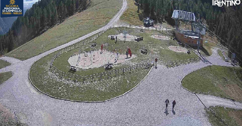 Webcam Folgarida-Marilleva  (Skiarea Campiglio Dolomiti di Brenta - Val di Sole Val Rendena) - Pista delle Rocce - Folgarida