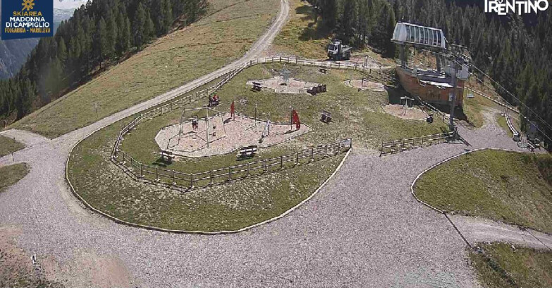 Webcam Folgarida-Marilleva  (Skiarea Campiglio Dolomiti di Brenta - Val di Sole Val Rendena) - Pista delle Rocce - Folgarida