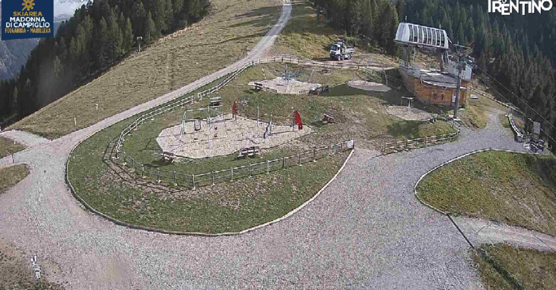 Webcam Folgarida-Marilleva  (Skiarea Campiglio Dolomiti di Brenta - Val di Sole Val Rendena) - Pista delle Rocce - Folgarida