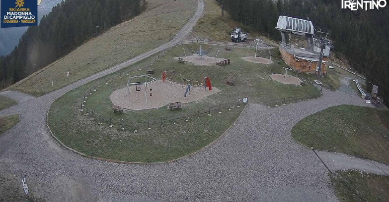 Webcam Folgarida-Marilleva  (Skiarea Campiglio Dolomiti di Brenta - Val di Sole Val Rendena) - Pista delle Rocce - Folgarida