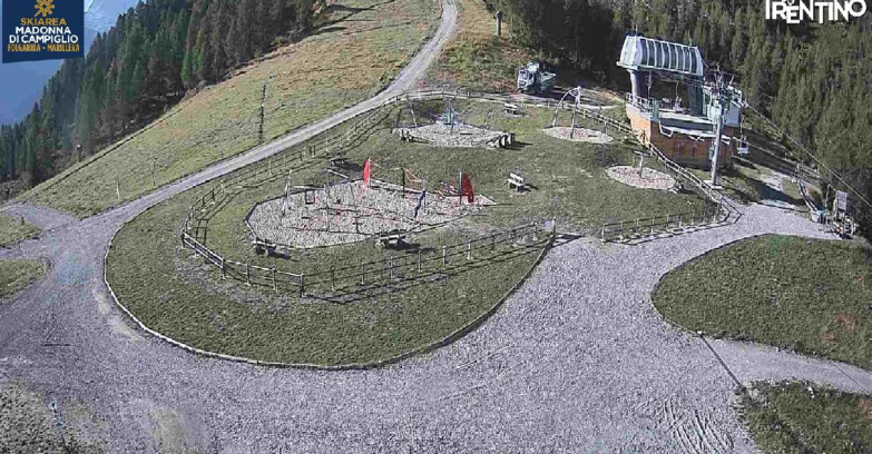 Webcam Folgarida-Marilleva  (Skiarea Campiglio Dolomiti di Brenta - Val di Sole Val Rendena) - Pista delle Rocce - Folgarida