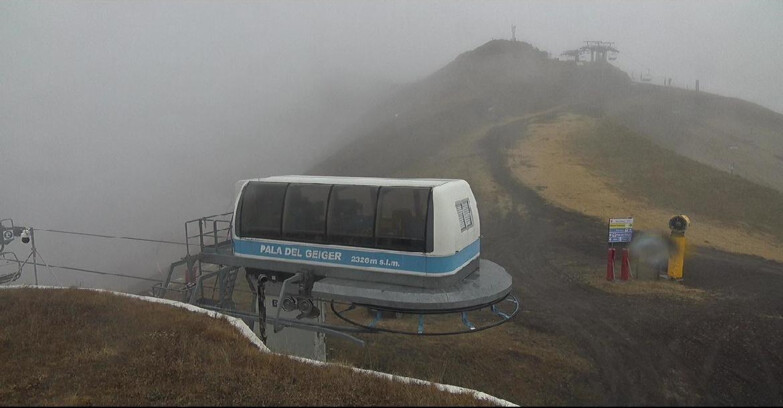 Webcam Pozza di Fassa-Aloch-Buffaure - Pala del Geiger, sullo sfondo il Pordoi Webcam Pozza di Fassa-Aloch-Buffaure - Pala del Geiger, sullo sfondo il Pordoi