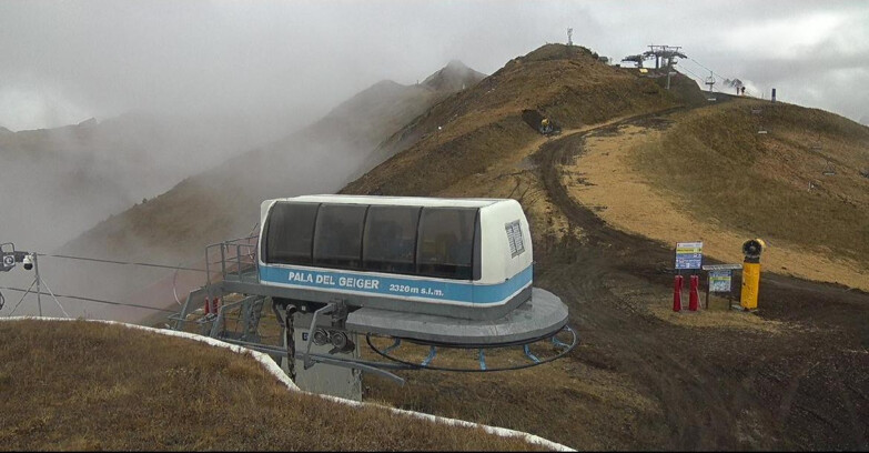 Webcam Pozza di Fassa-Aloch-Buffaure  - Pala del Geiger, sullo sfondo il Pordoi
