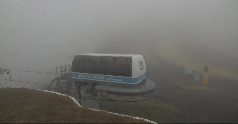 Webcam Pozza di Fassa-Aloch-Buffaure - Pala del Geiger, sullo sfondo il Pordoi Webcam Pozza di Fassa-Aloch-Buffaure - Pala del Geiger, sullo sfondo il Pordoi
