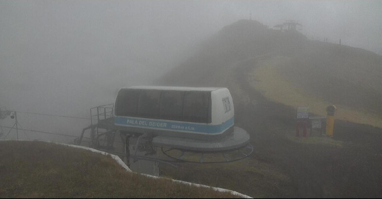 Webcam Pozza di Fassa-Aloch-Buffaure - Pala del Geiger, sullo sfondo il Pordoi Webcam Pozza di Fassa-Aloch-Buffaure - Pala del Geiger, sullo sfondo il Pordoi
