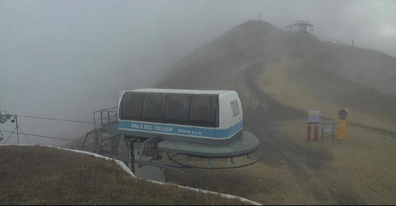 Webcam Pozza di Fassa-Aloch-Buffaure  - Pala del Geiger, sullo sfondo il Pordoi